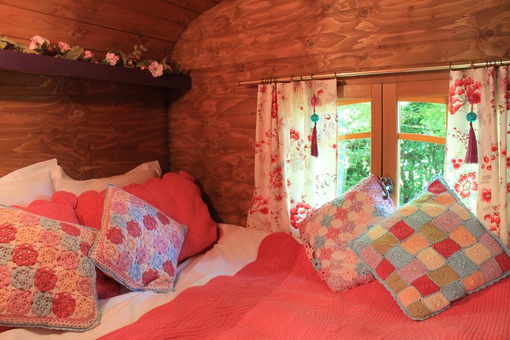 Roulottes Du Rouard Bed & Breakfast Камие Екстериор снимка