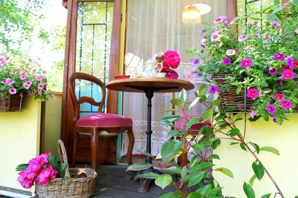Roulottes Du Rouard Bed & Breakfast Камие Екстериор снимка