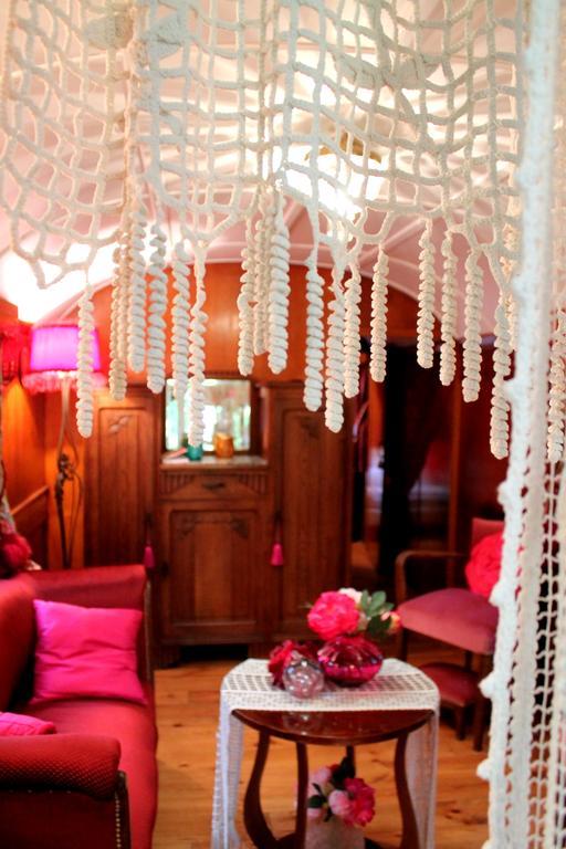 Roulottes Du Rouard Bed & Breakfast Камие Стая снимка