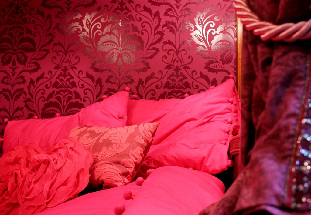 Roulottes Du Rouard Bed & Breakfast Камие Стая снимка