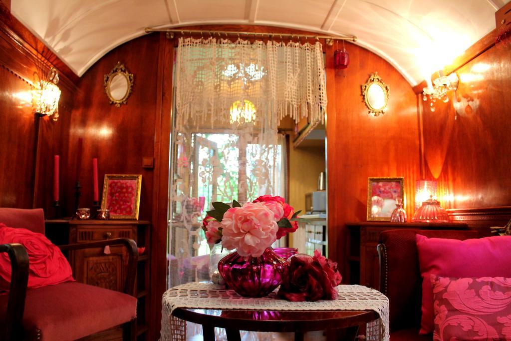 Roulottes Du Rouard Bed & Breakfast Камие Стая снимка