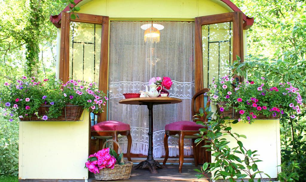 Roulottes Du Rouard Bed & Breakfast Камие Стая снимка