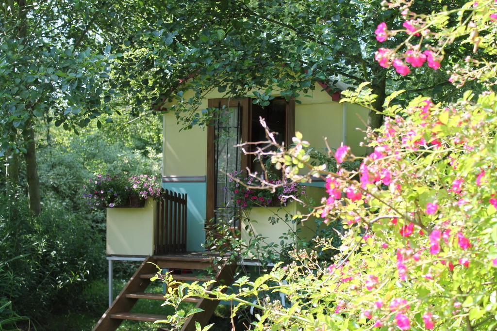 Roulottes Du Rouard Bed & Breakfast Камие Стая снимка